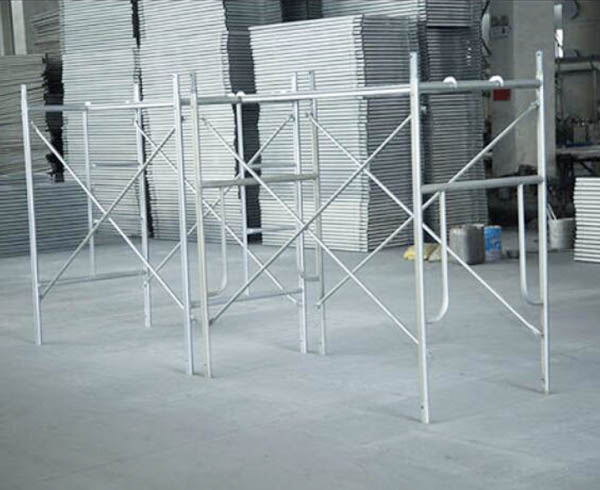 GI тіреуіш жақтаулармен жүру