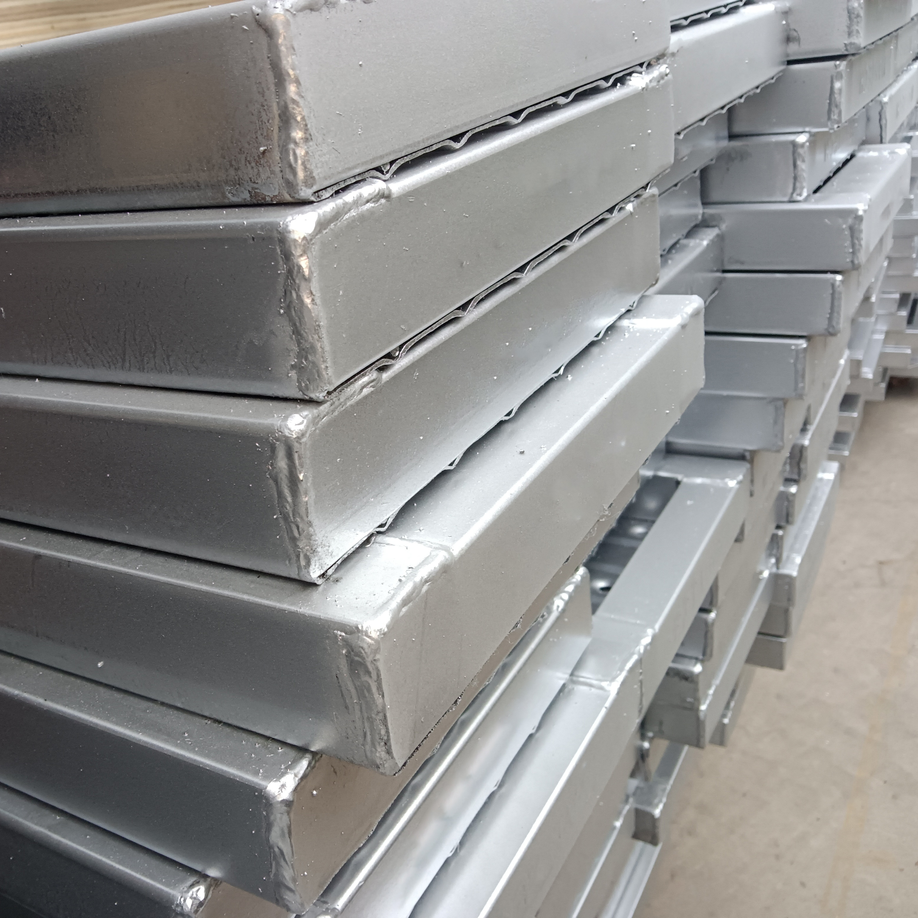 жабық болат тақтайшалар