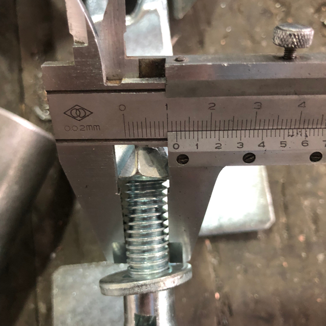 Бортты ұстап тұратын тіреуіш