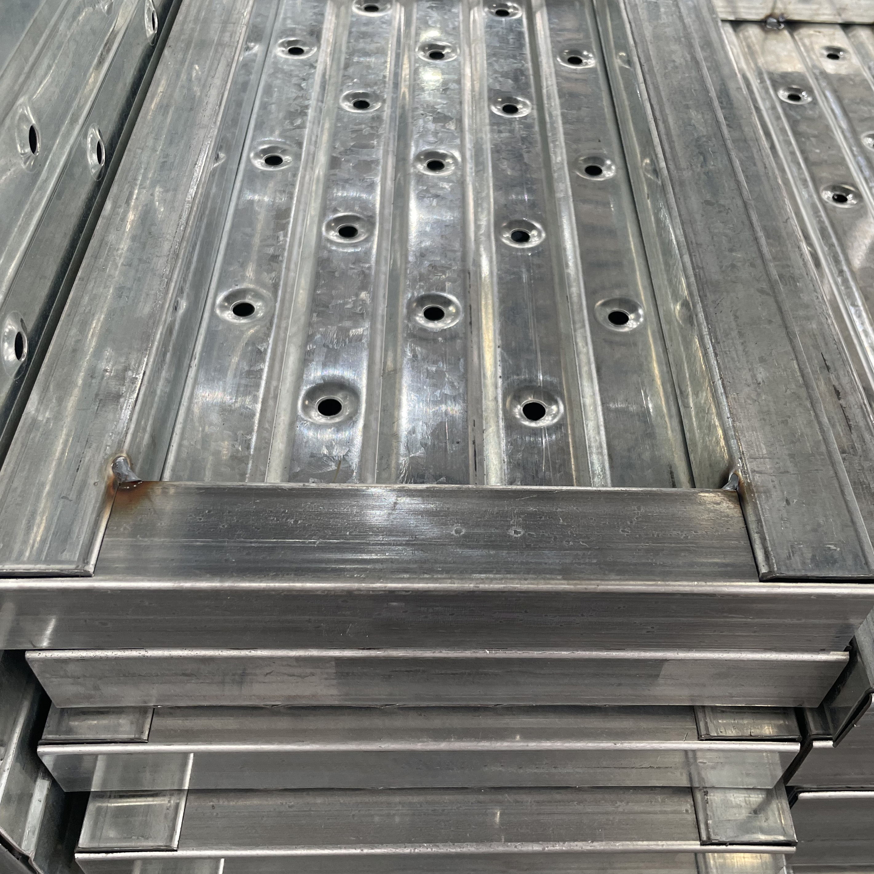 Жабық болат тақтайшалар 