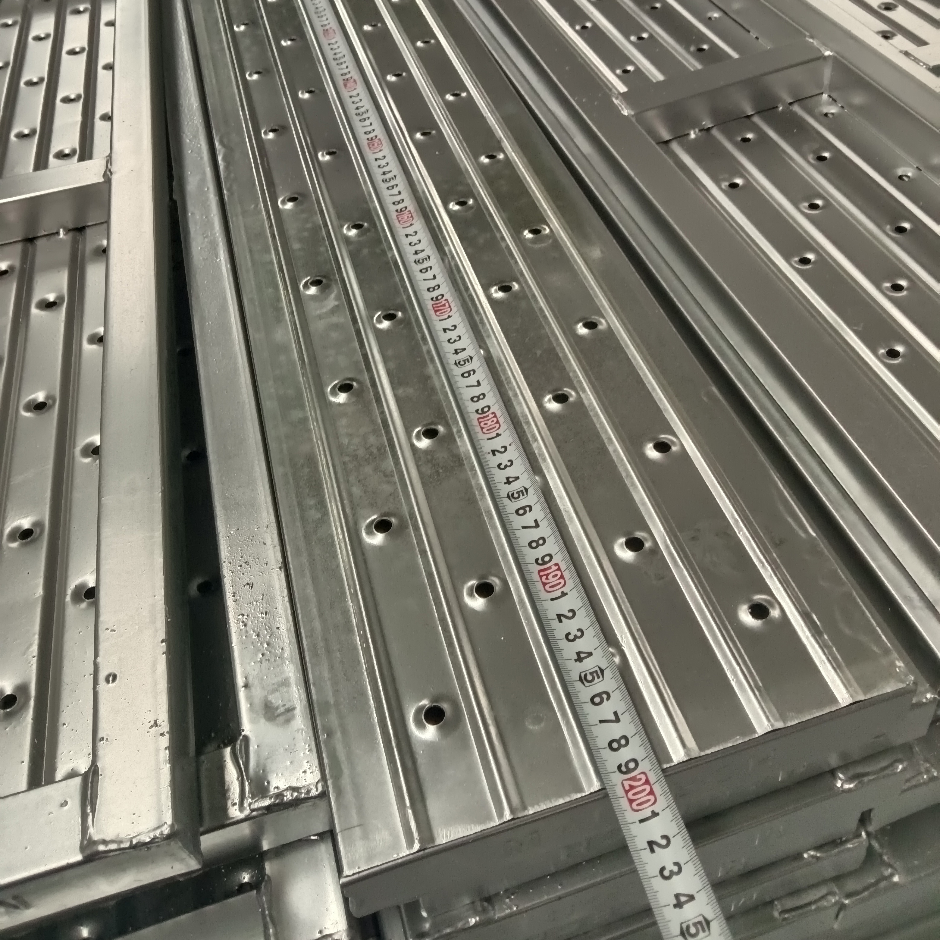 Жабық болат тақтайшасы