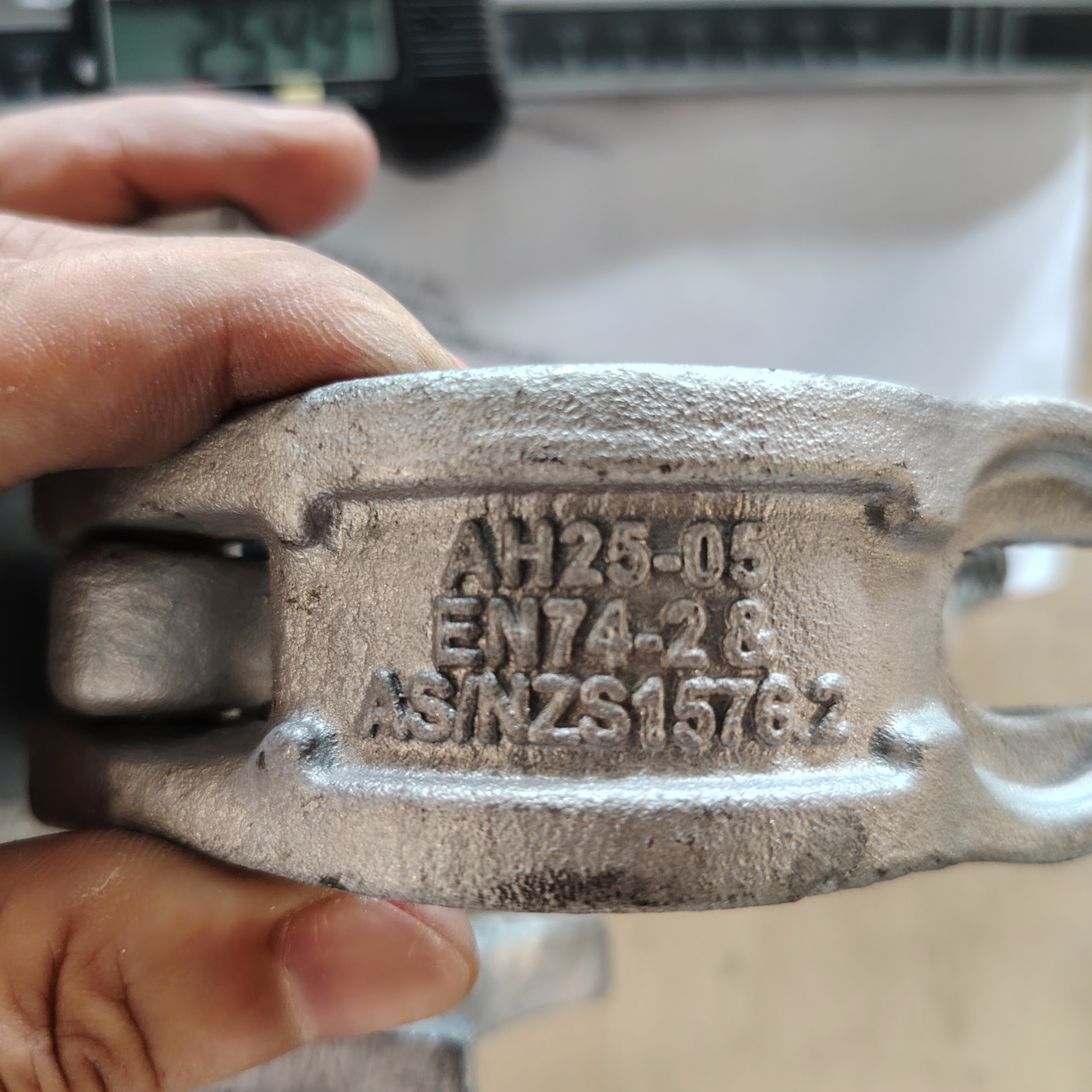 Bjelke Klips Арнайы пішінді тіреуіш қысқышы