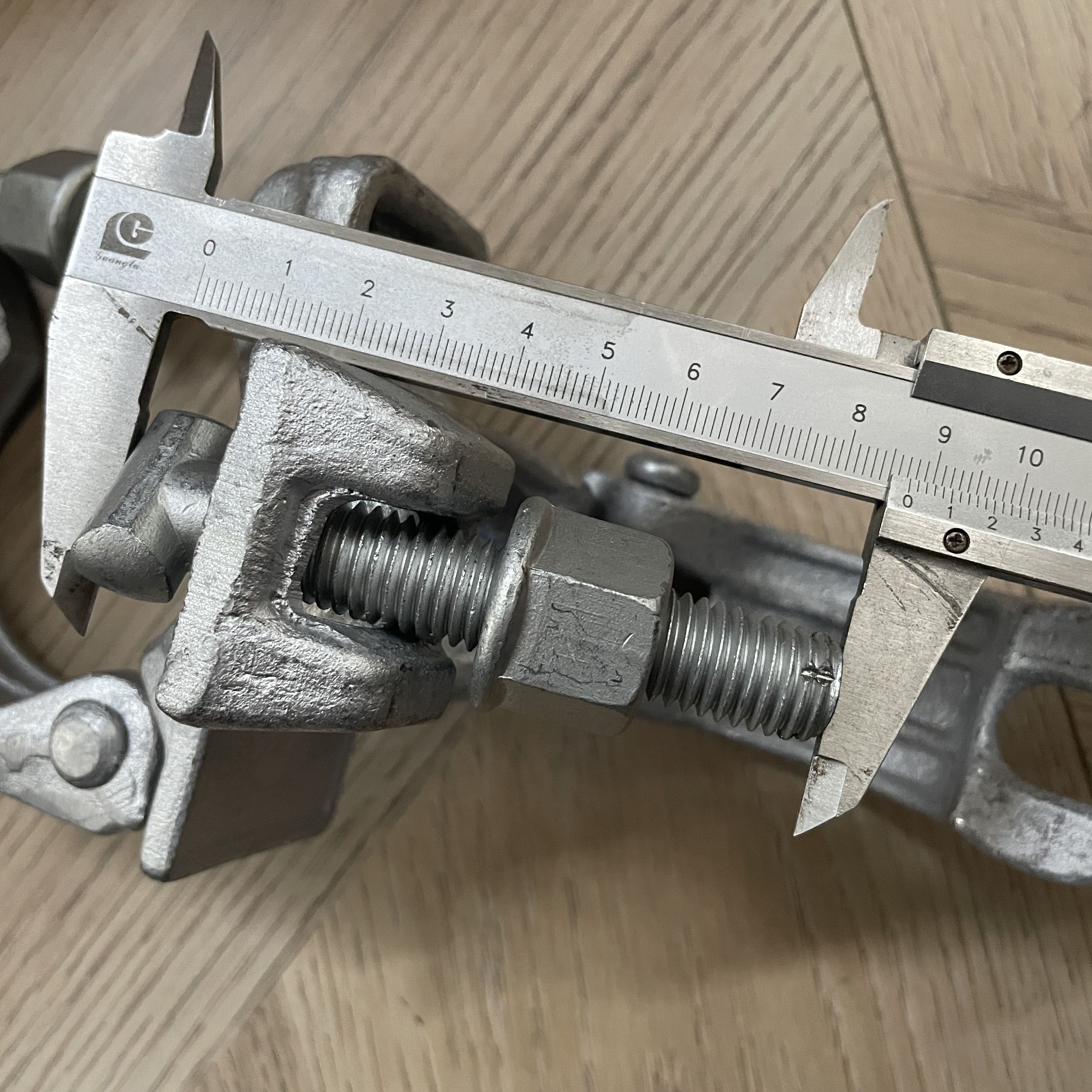 Арнайы пішінді орман қысқышы 