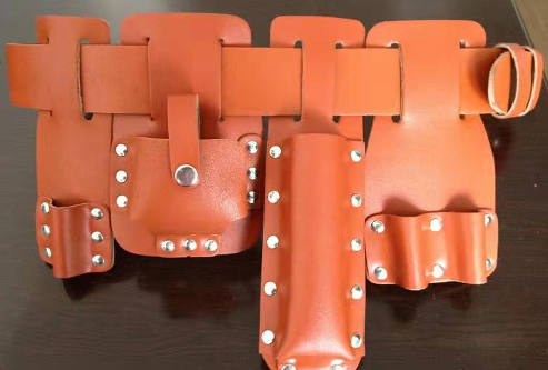 құрал үстіндегі мықты былғары белбеу