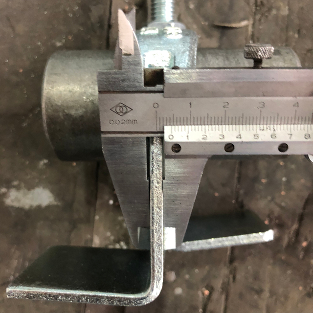 Бортты ұстап тұратын тіреуіш