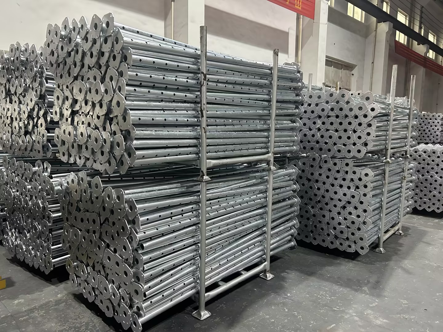 Ауыр кезекші болаттан жасалған тіректер