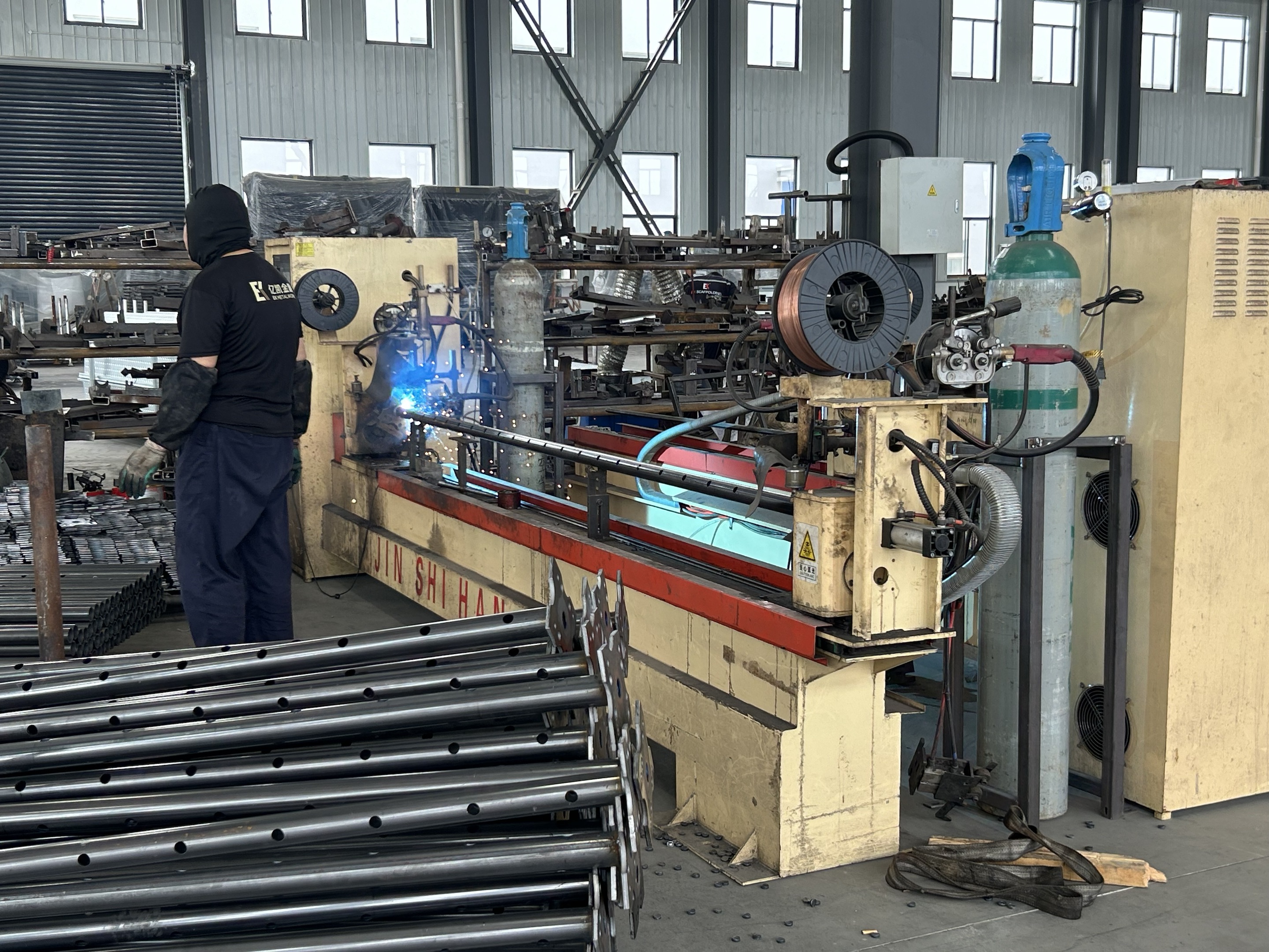 Реттелетін болат тіректер 