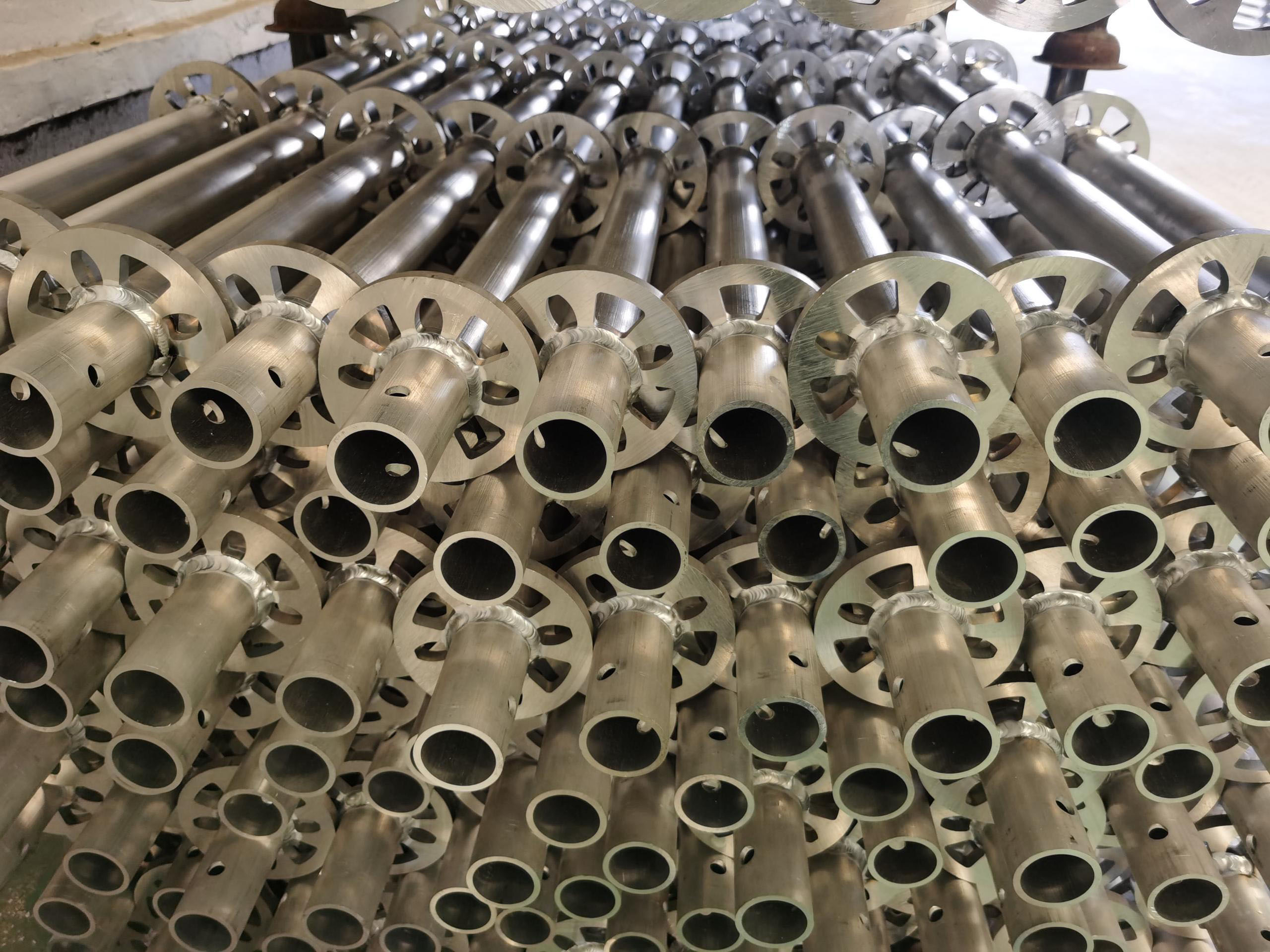 Алюминий қоңырауы тіреуіші