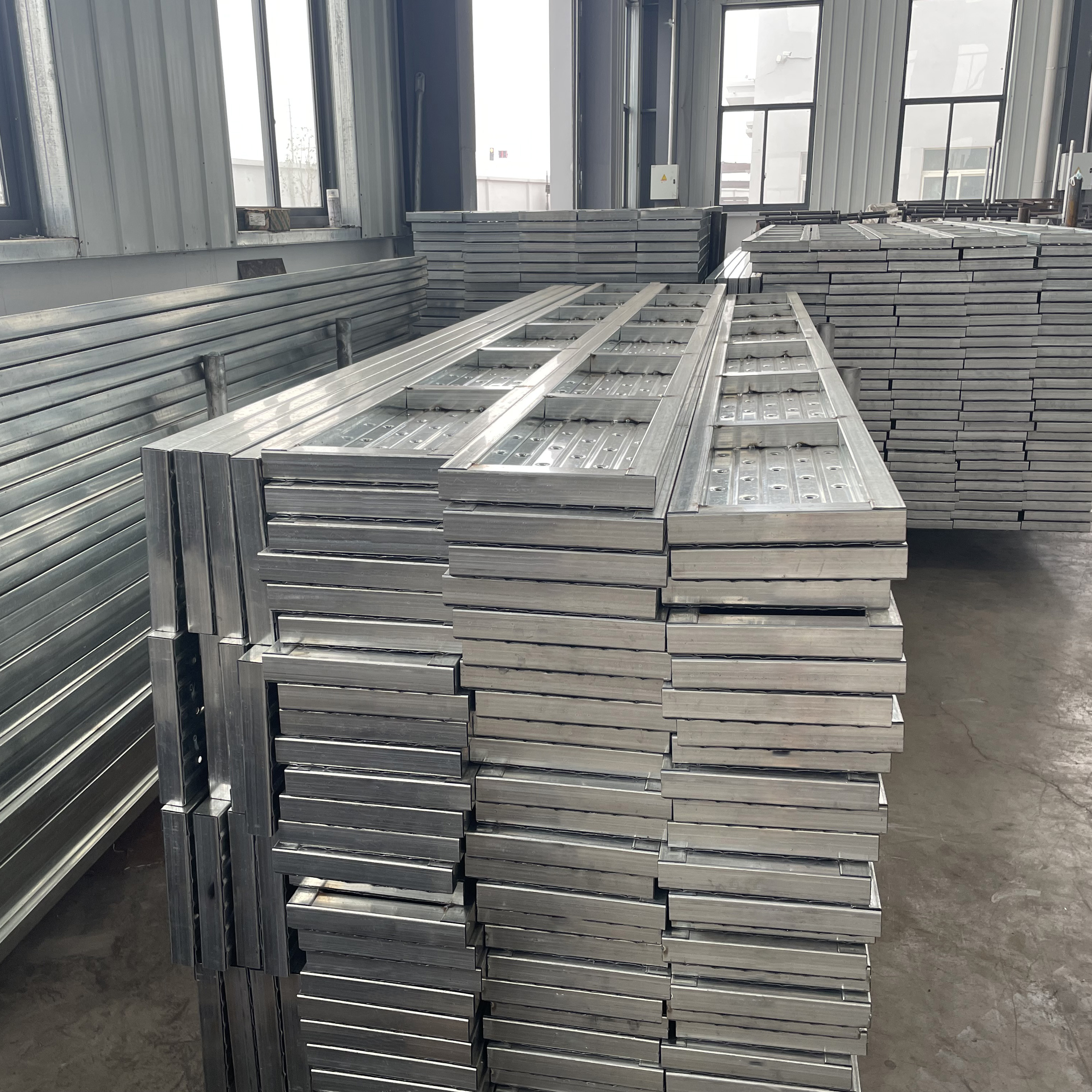 жабық болат тақтаны 