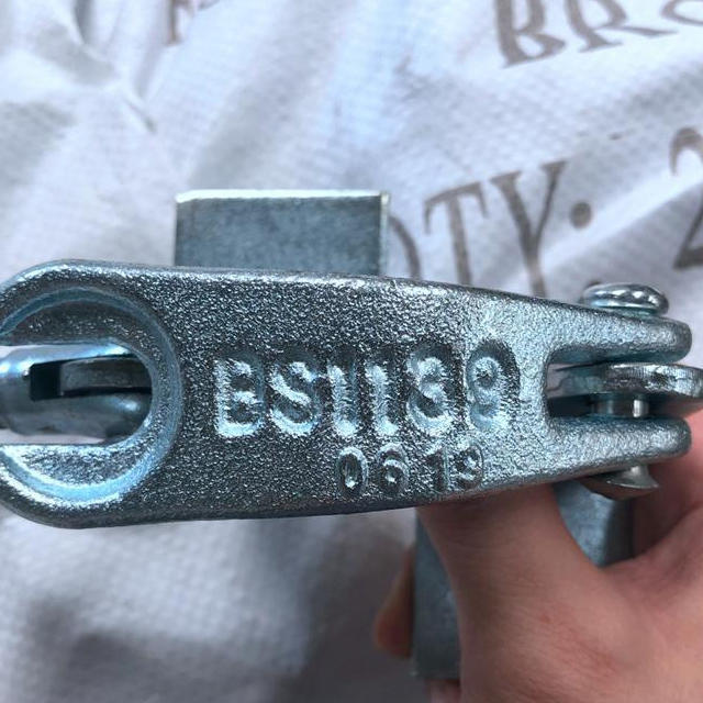 Бекіткішті ұстап тұрған бортты тастаңыз