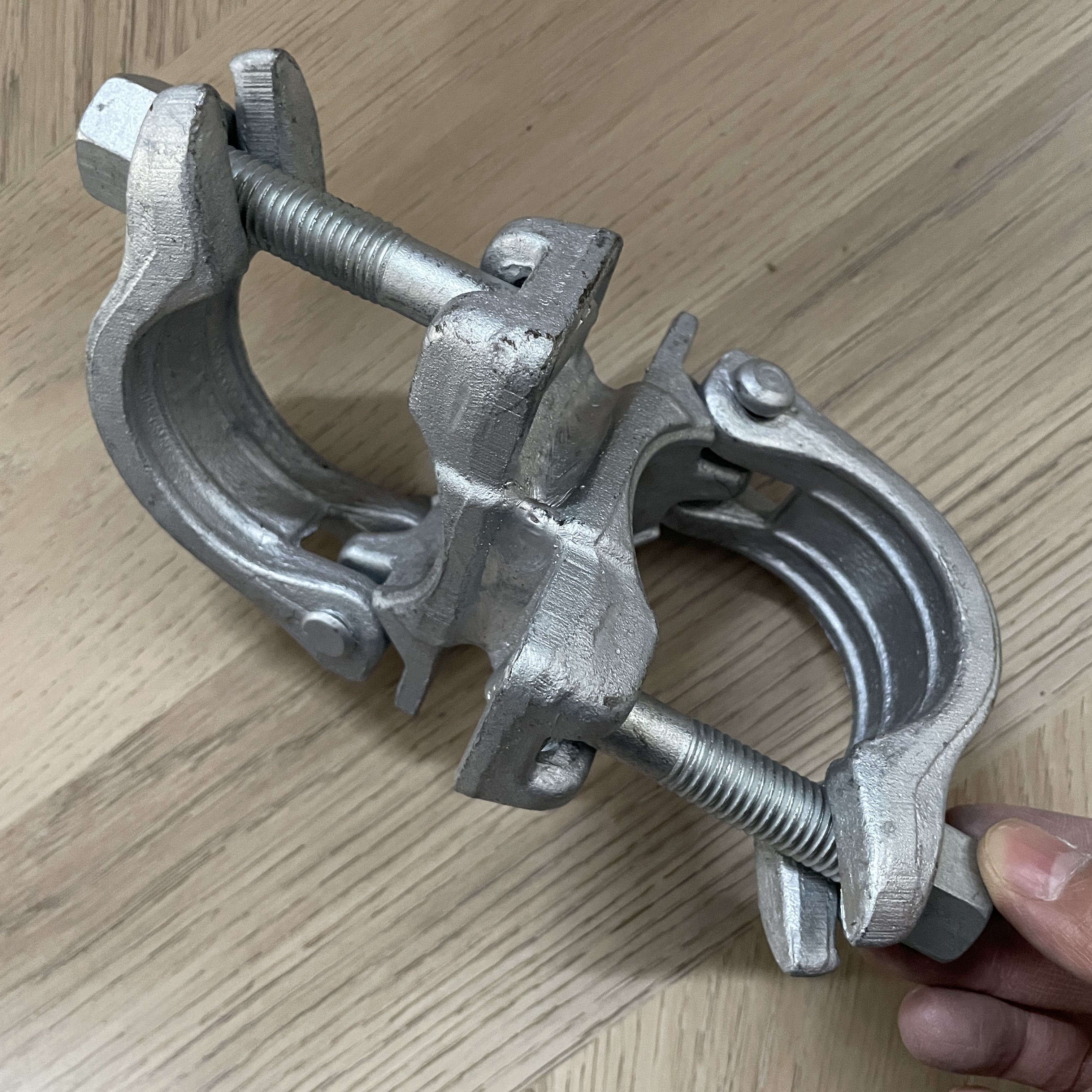 Қосарлы қосқыш 60 X 60 Арнайы пішінді тірек қысқышы