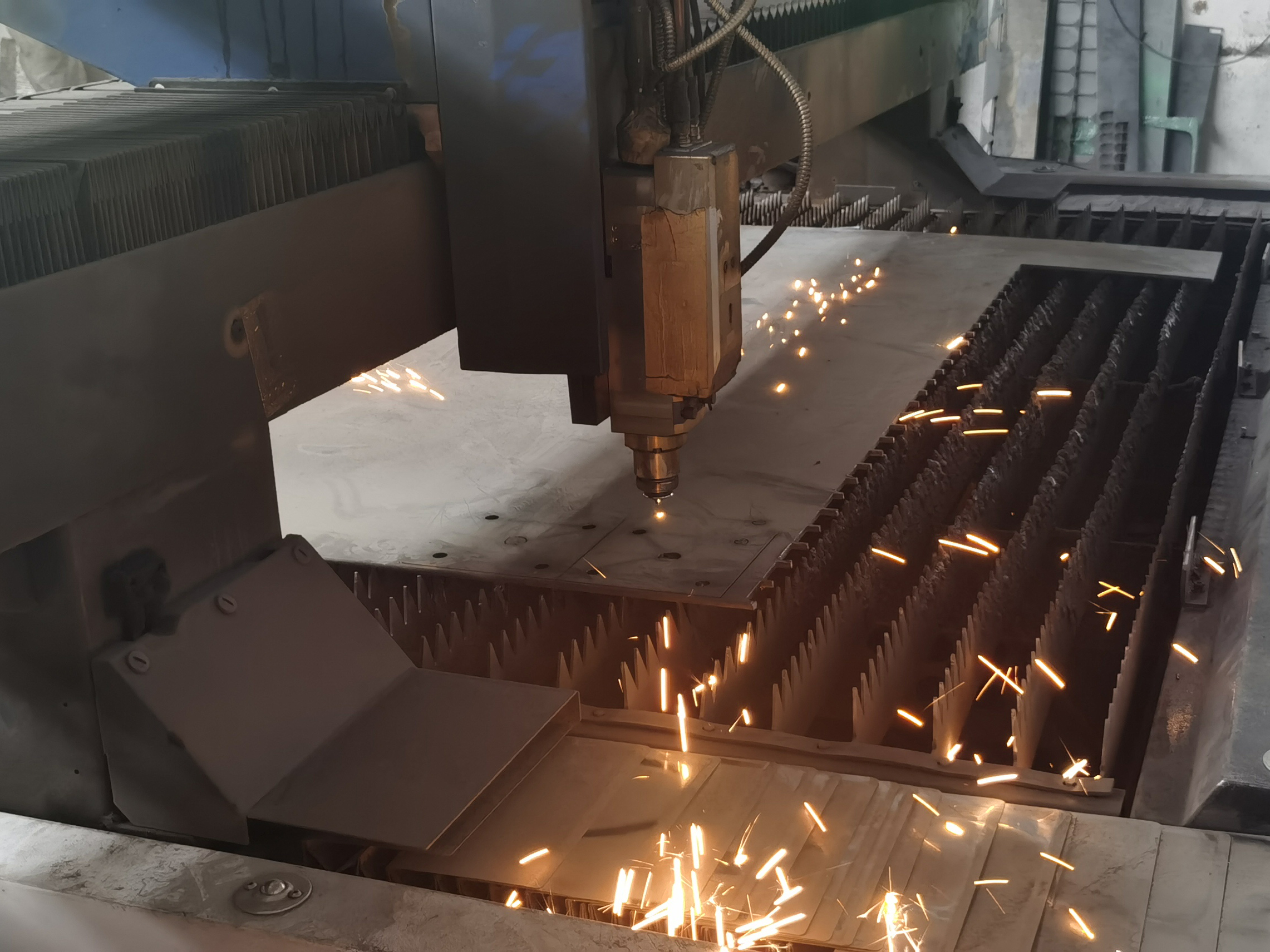 кесілген Негізгі пластина 