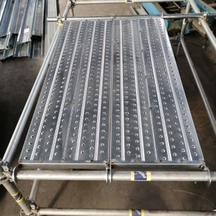 Бекіткіш тақтайшадан жасалған тақтайшаны ілмекпен жүреді