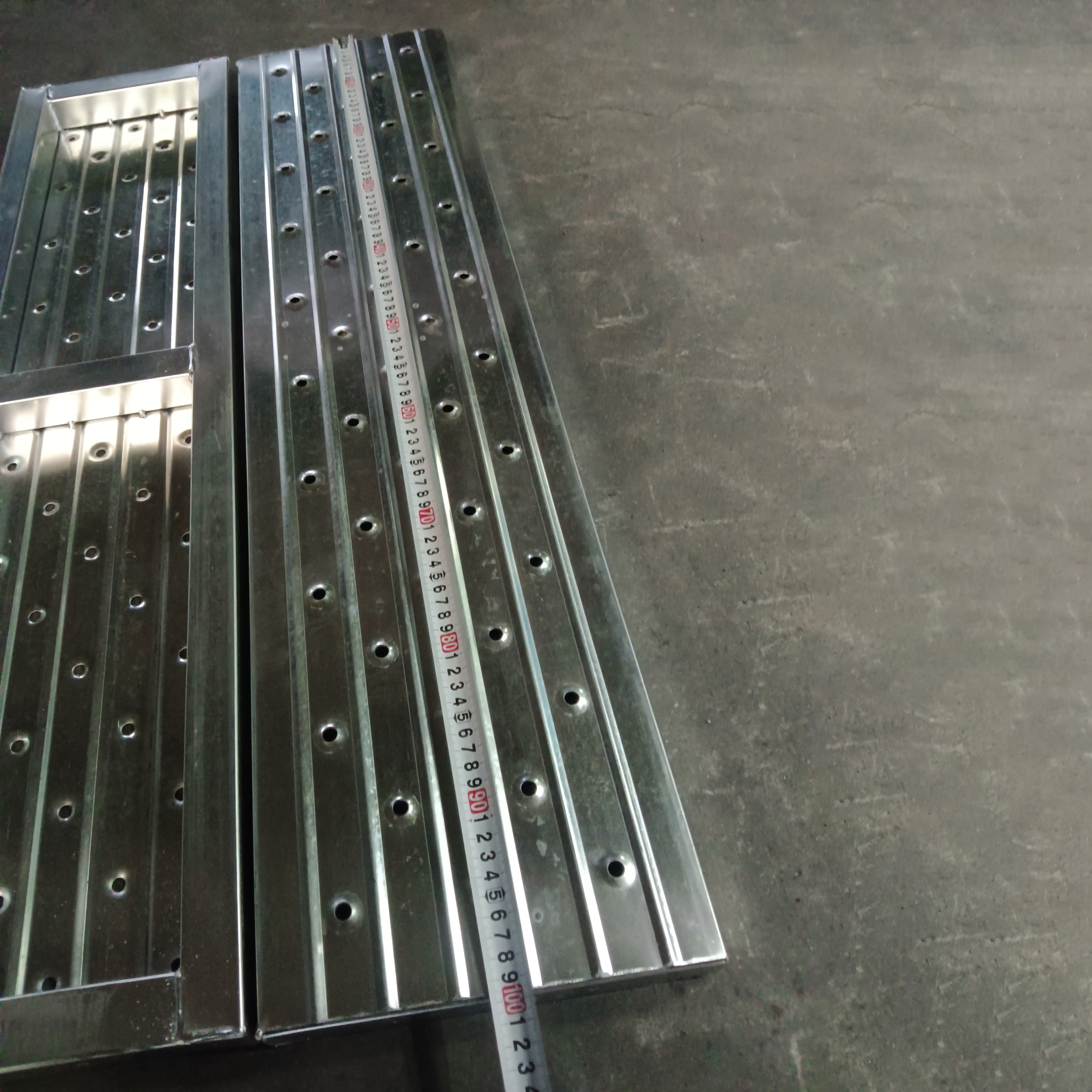 Жабық болат тақтайшасы