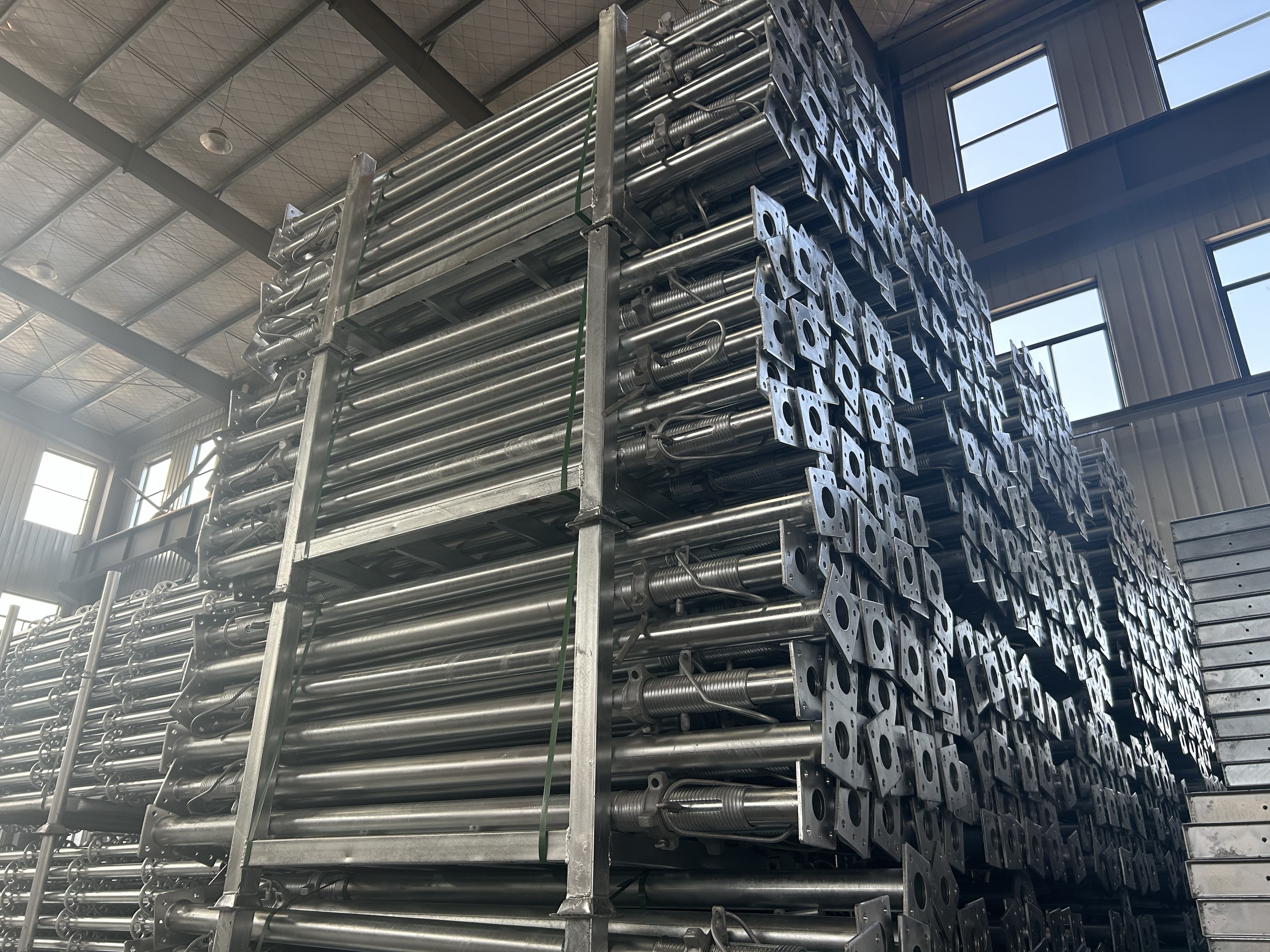 Ауыр кезекші болаттан жасалған тіректер